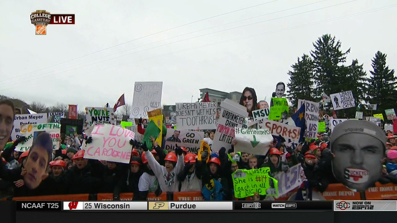 Illustration for article titled "Urban Meyer Is A Juggalo": Your College GameDay Sign Roundup
